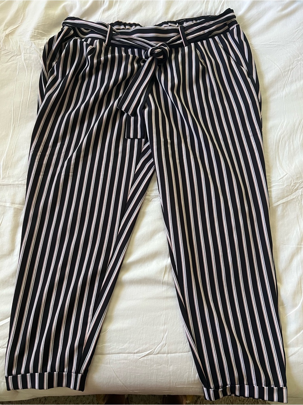 Striped Tie-Waist Cropped Pants in Black and White